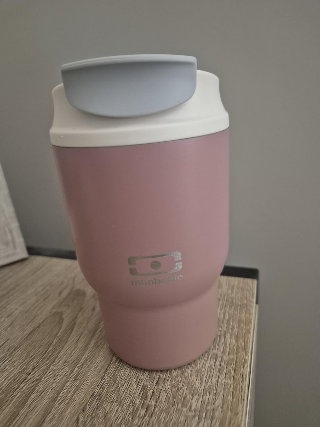 Riesenbecher hält ewig kalt
